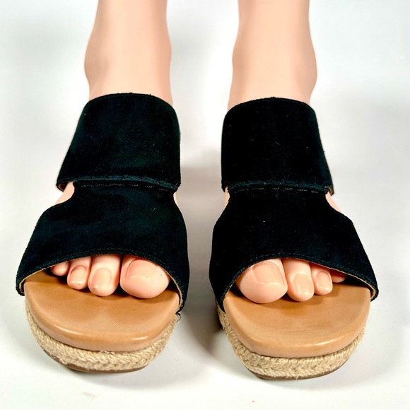 Excellent Condition Ugg Eirene Wedge Sandals - Picture 2 of 10